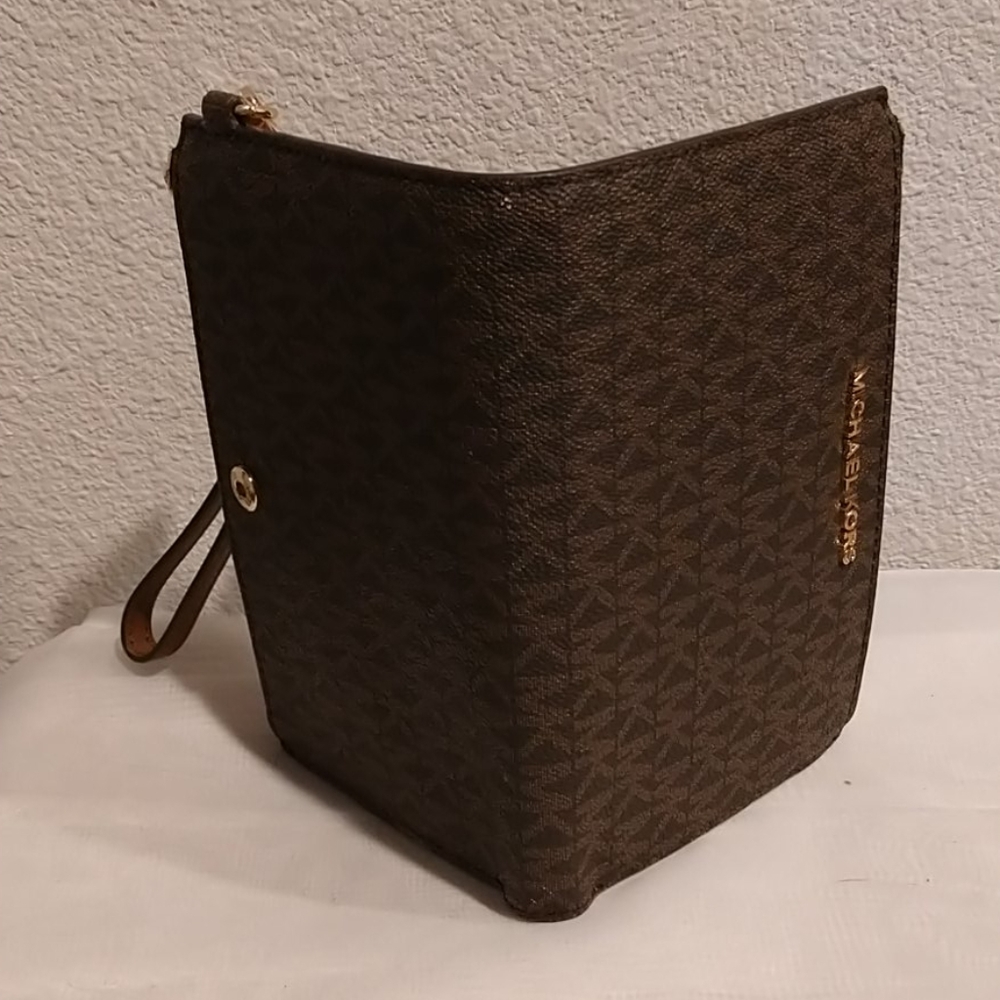 SOLD 🚫***Wristlet Wallet